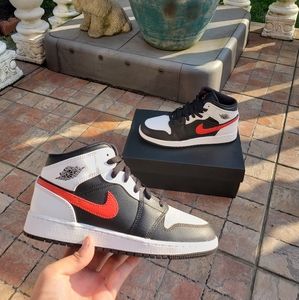 Jordan 1 Mid Chile, Size Youth 6